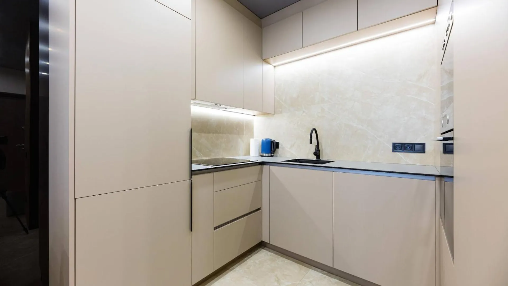 Aparthotel Nyvky Like Home - Файна Таун - Квартира 8 Kyiv