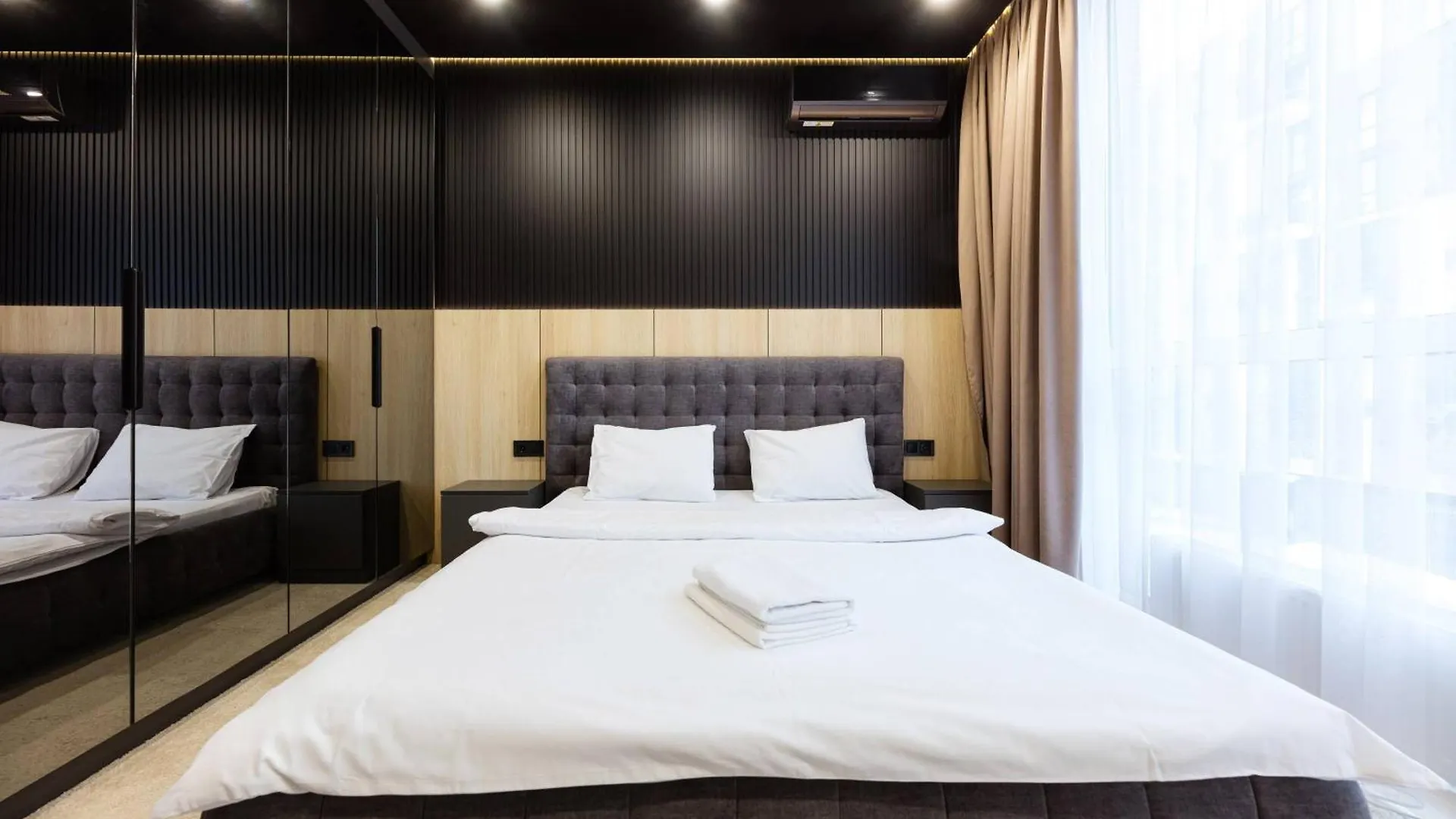 Aparthotel Nyvky Like Home - Файна Таун - Квартира 8 Kyiv