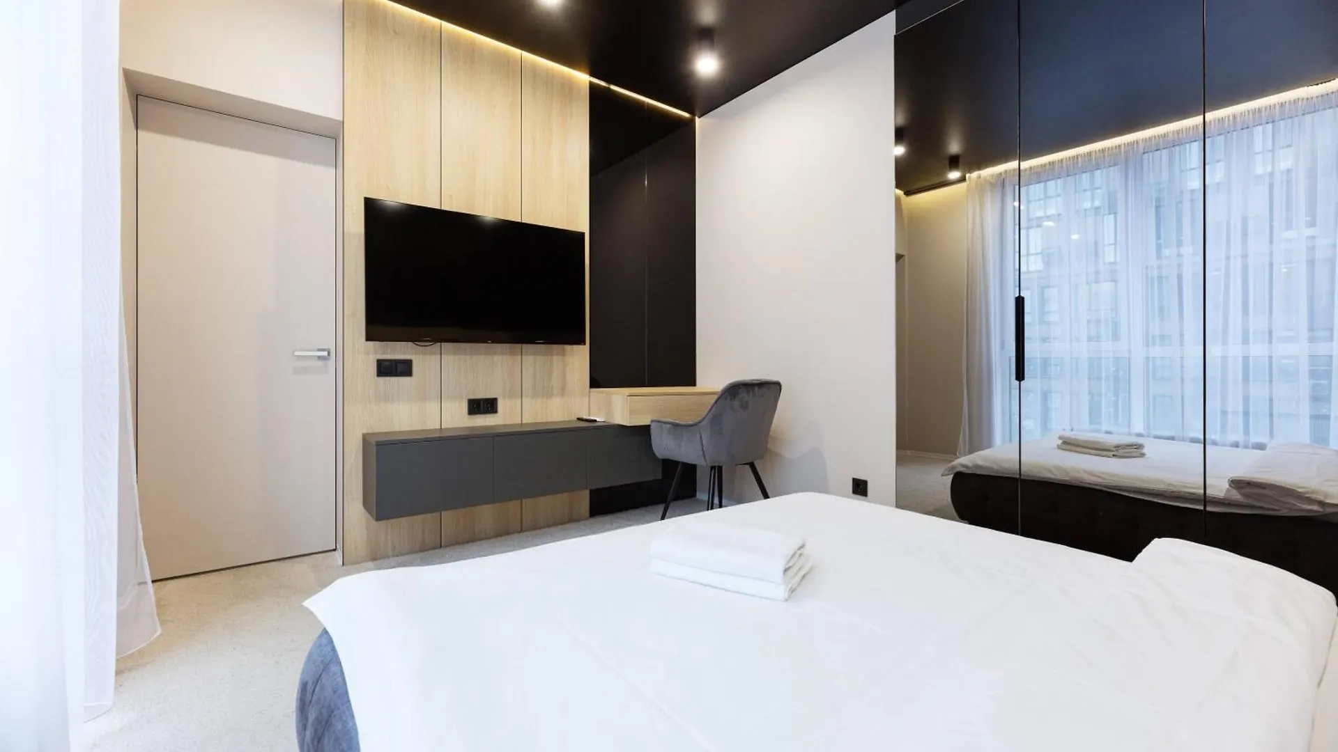 Nyvky Like Home - Файна Таун - Квартира 8 Kyiv Aparthotel