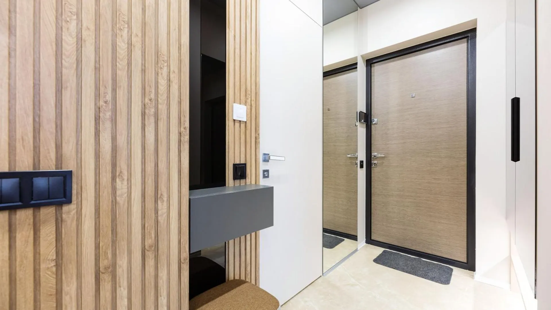 Aparthotel Nyvky Like Home - Файна Таун - Квартира 8 Kyiv